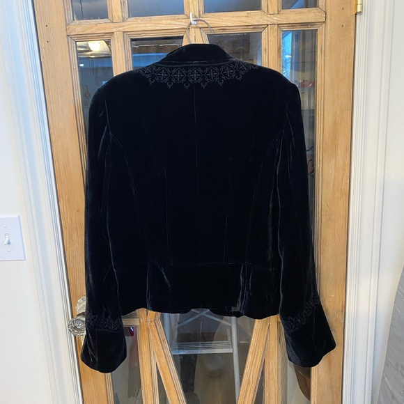 Le Chateau Black Embroidered Women's Napoleon Style Blazer - Picture 7 of 14